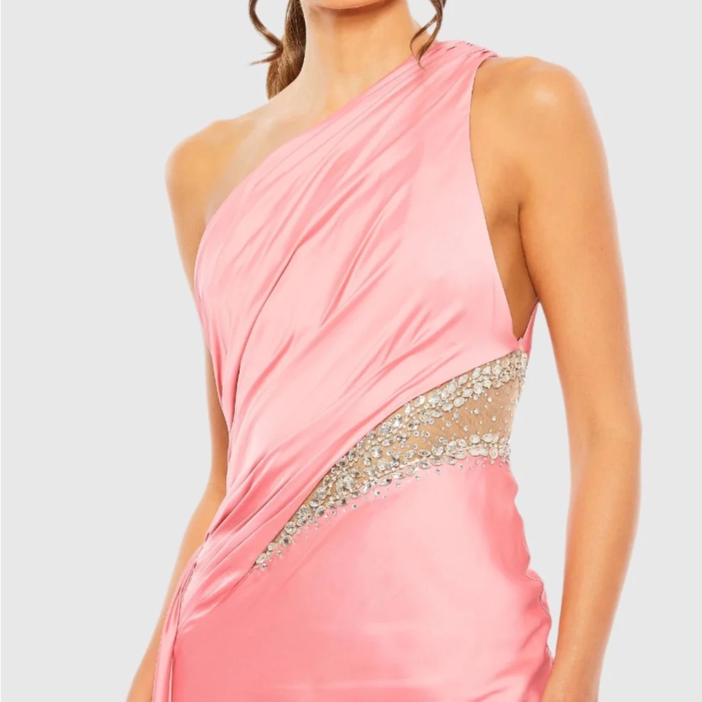 ✔️#65B BNWT MAC DUGGAL
One Shoulder Embellished Satin Gown #2210